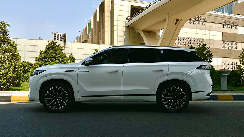 تجربه رانندگی لوکانو L8